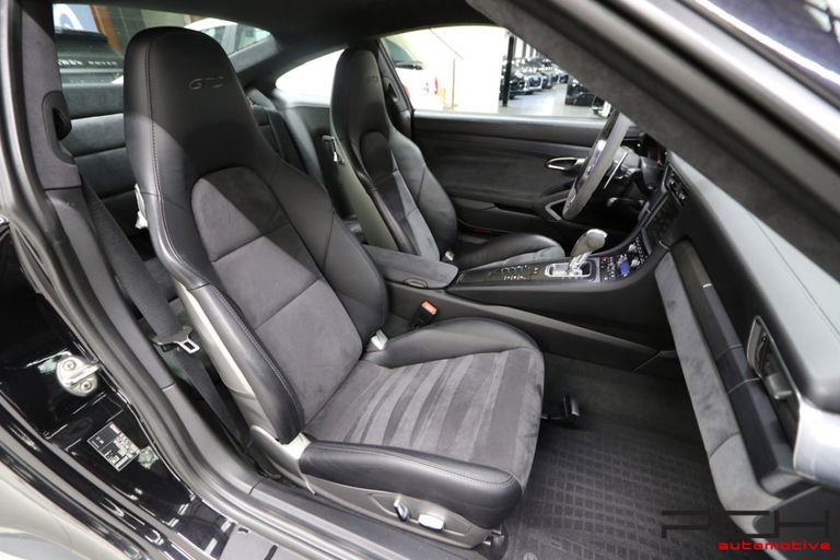 Porsche 991 Carrera 4 GTS