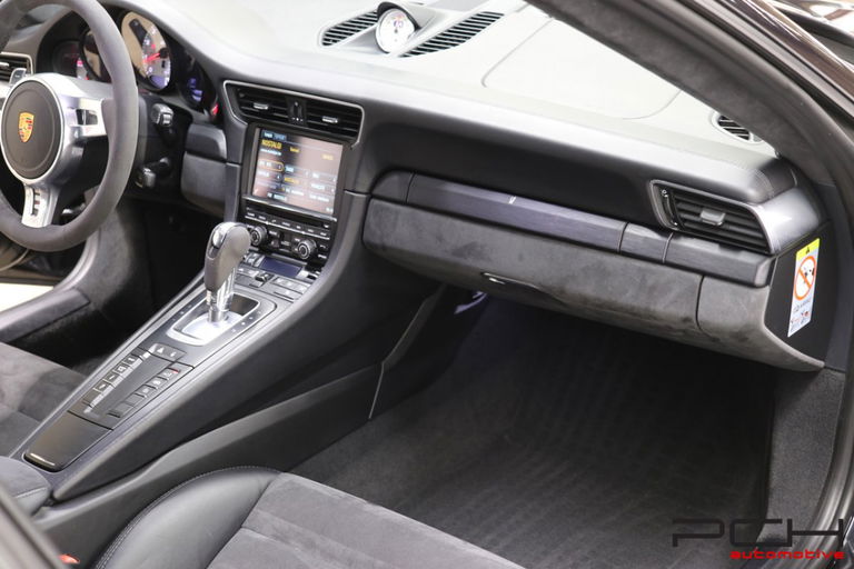 Porsche 991 Carrera 4 GTS