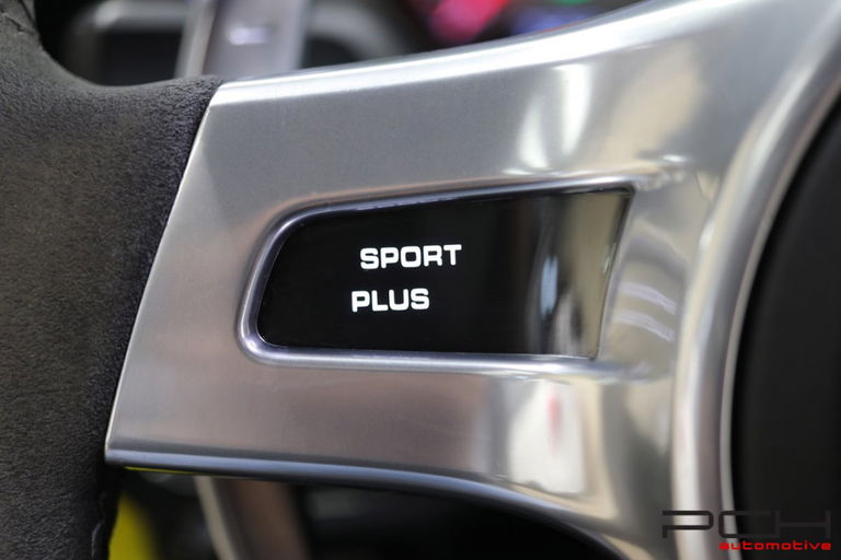 Porsche 991 Carrera 4 GTS