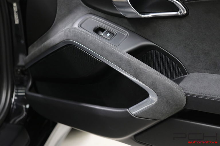 Porsche 991 Carrera 4 GTS