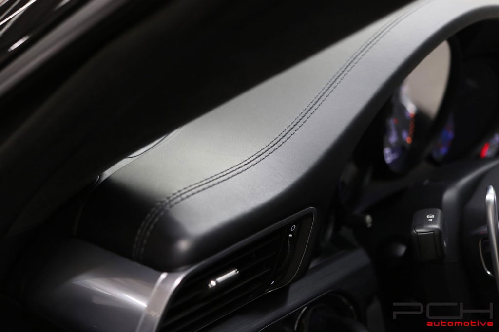 Porsche 991 Carrera 4 GTS