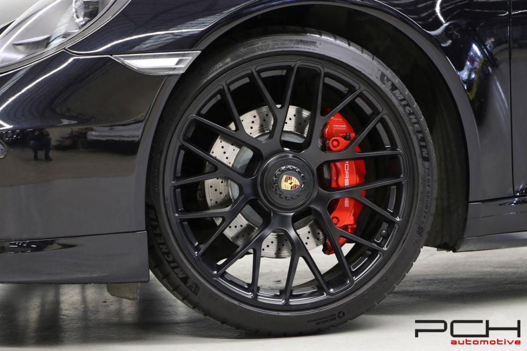 Porsche 991 Carrera 4 GTS