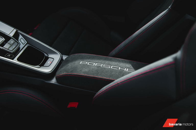 Porsche 992 Carrera 4 GTS