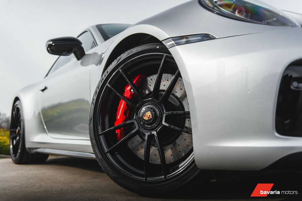Porsche 992 Carrera 4 GTS