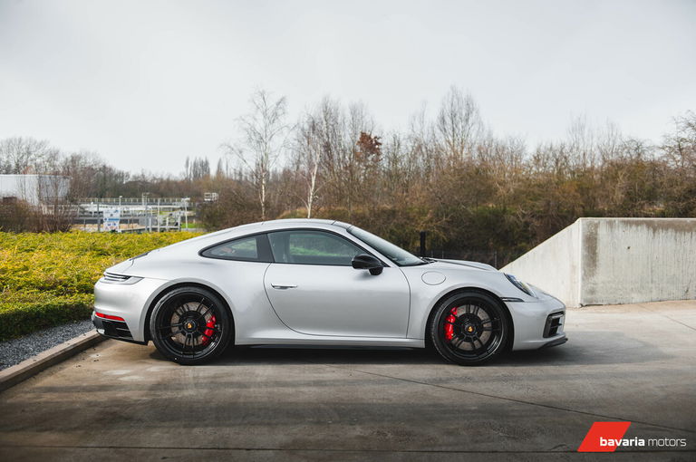 Porsche 992 Carrera 4 GTS