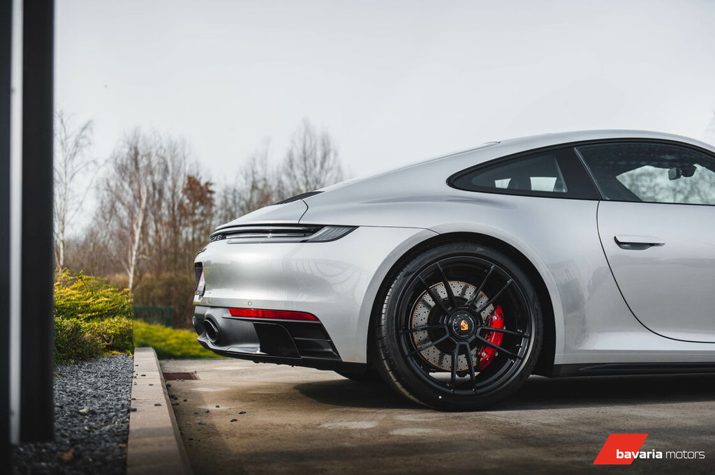 Porsche 992 Carrera 4 GTS
