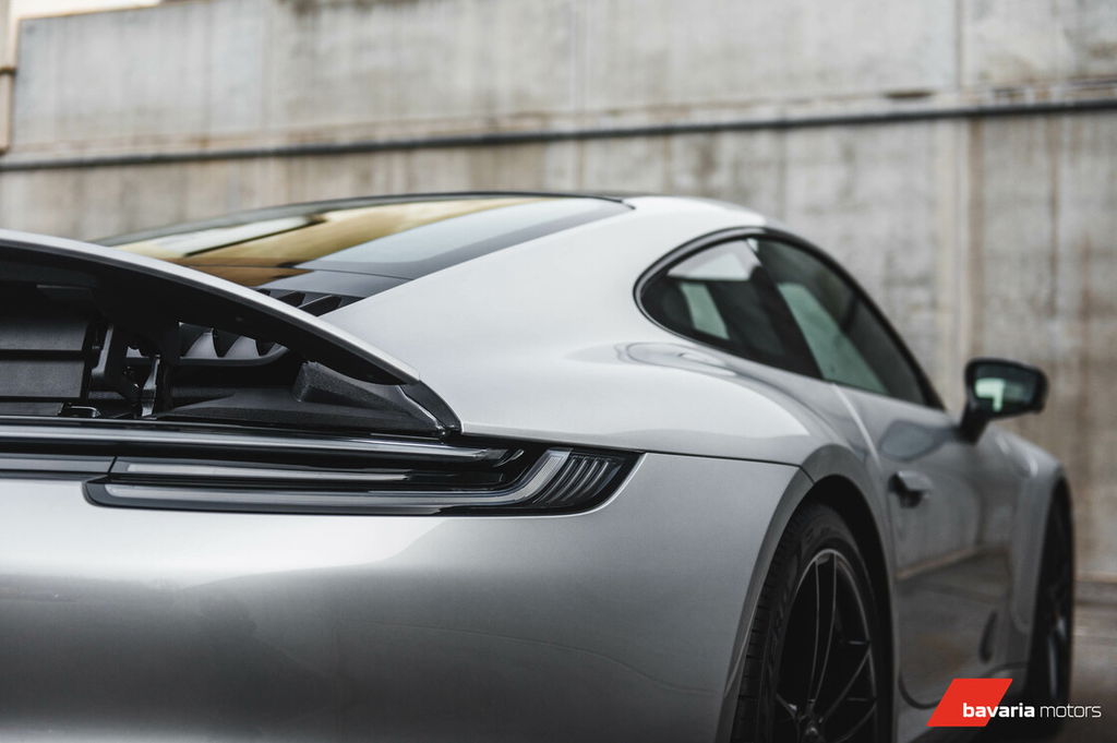 Porsche 992 Carrera 4 GTS