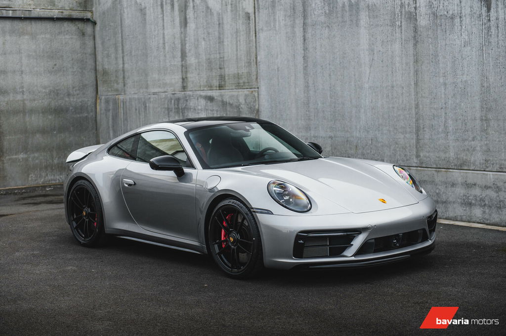 Porsche 992 Carrera 4 GTS