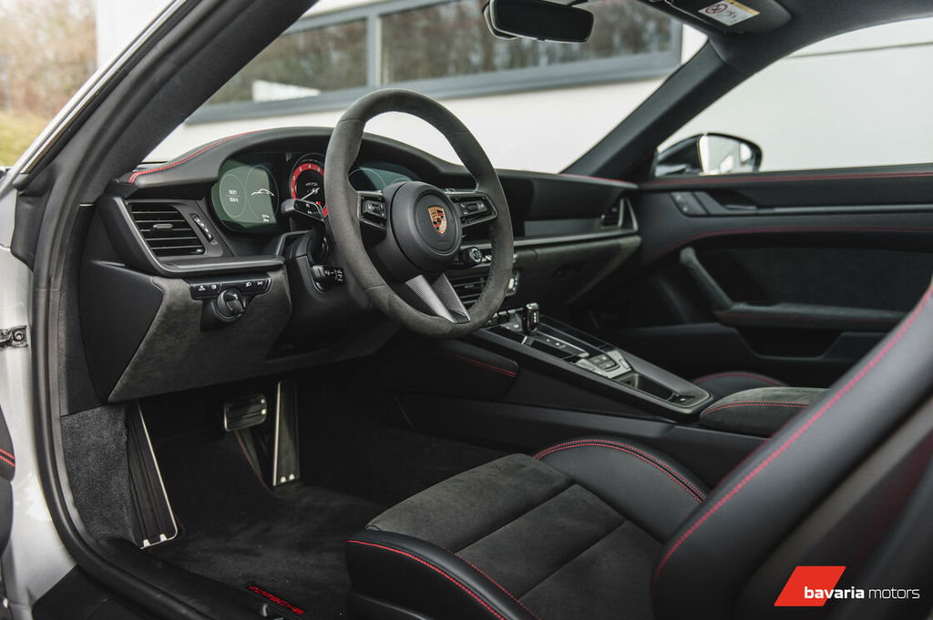 Porsche 992 Carrera 4 GTS