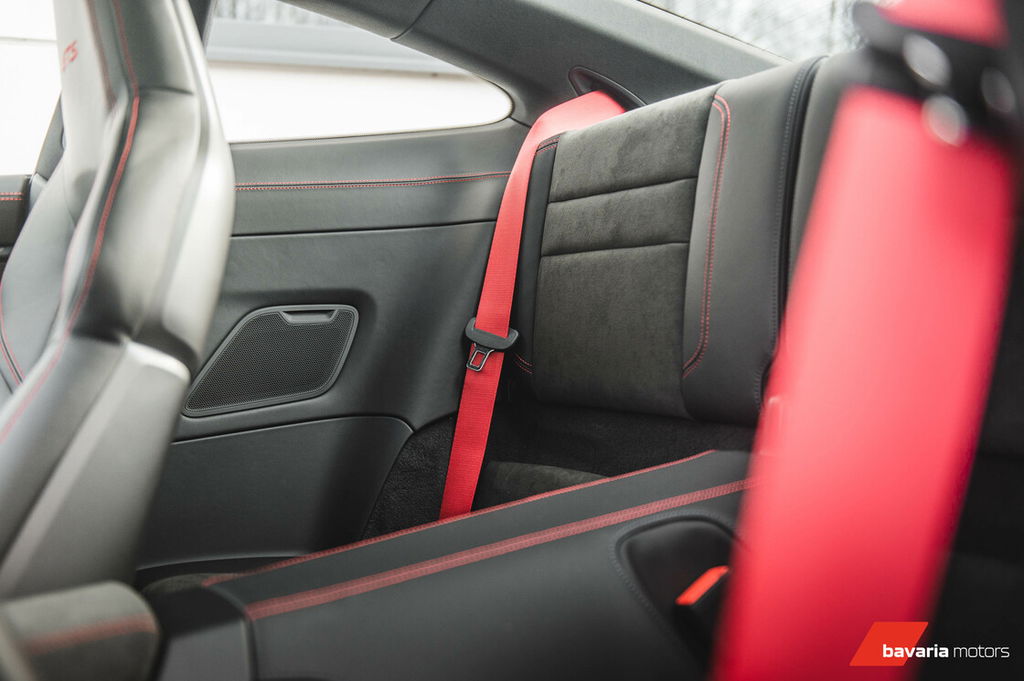 Porsche 992 Carrera 4 GTS