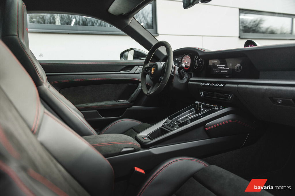 Porsche 992 Carrera 4 GTS