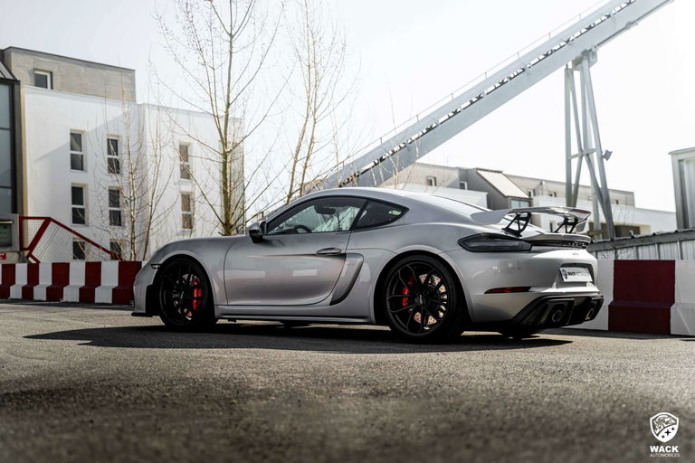 Porsche 718 Cayman GT4