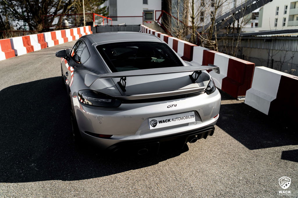 Porsche 718 Cayman GT4