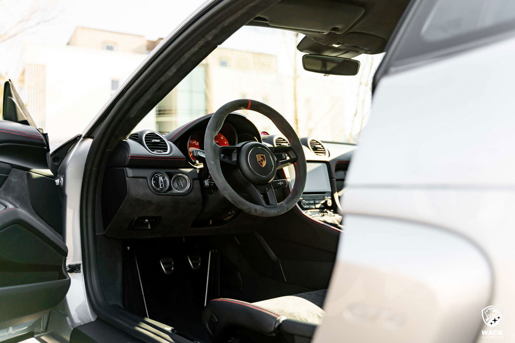 Porsche 718 Cayman GT4