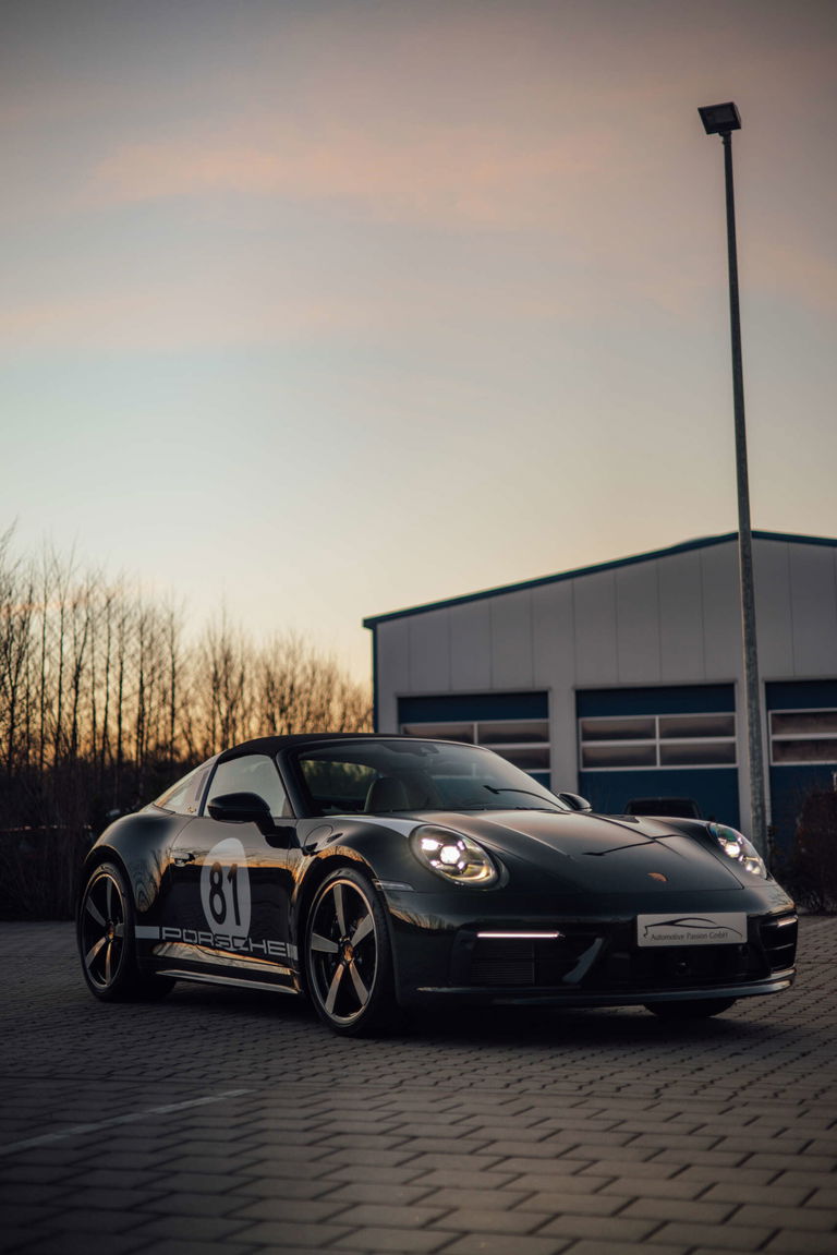 Porsche 992 Heritage Design Edition