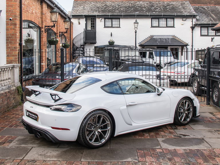 Porsche 718 Cayman GT4