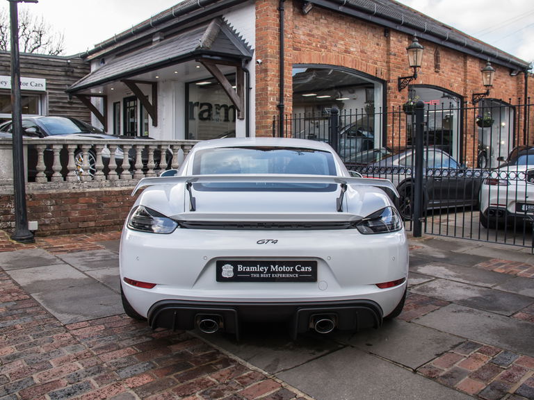 Porsche 718 Cayman GT4