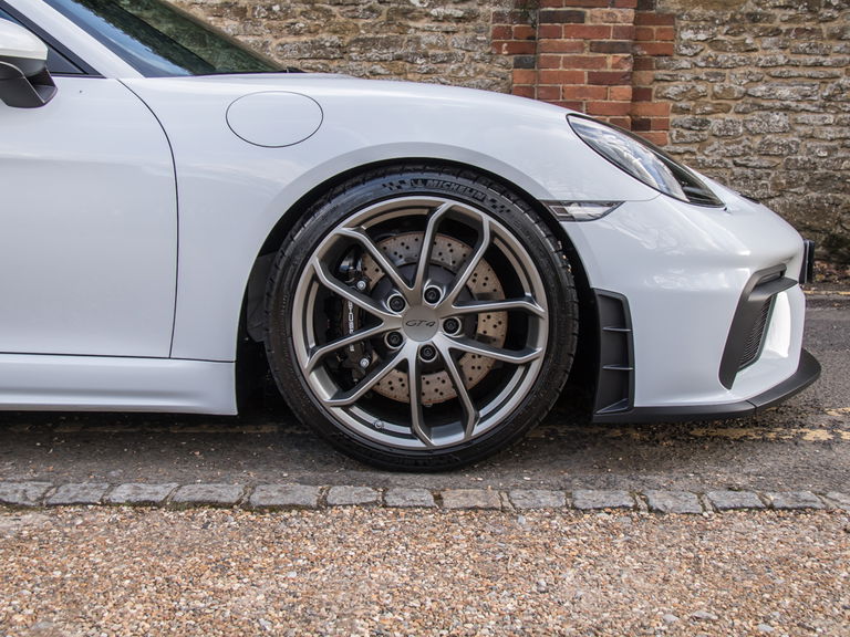 Porsche 718 Cayman GT4