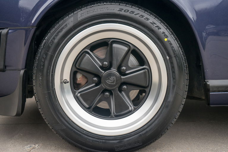 Porsche 911 Carrera 3.2