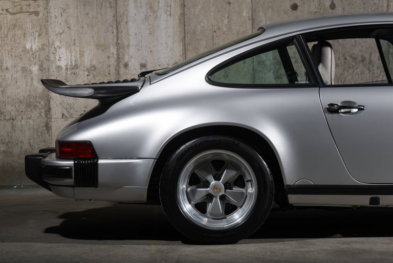 Porsche 911 Carrera 3.2 (US)