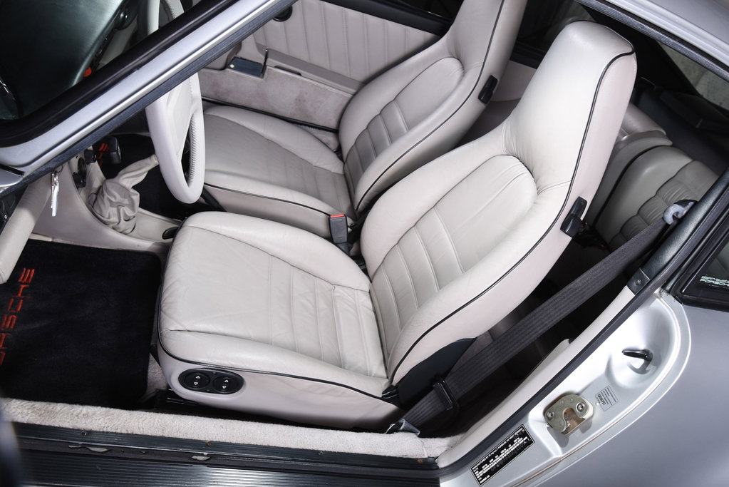 Porsche 911 Carrera 3.2 (US)
