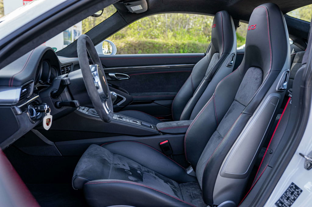 Porsche 991 Carrera GTS