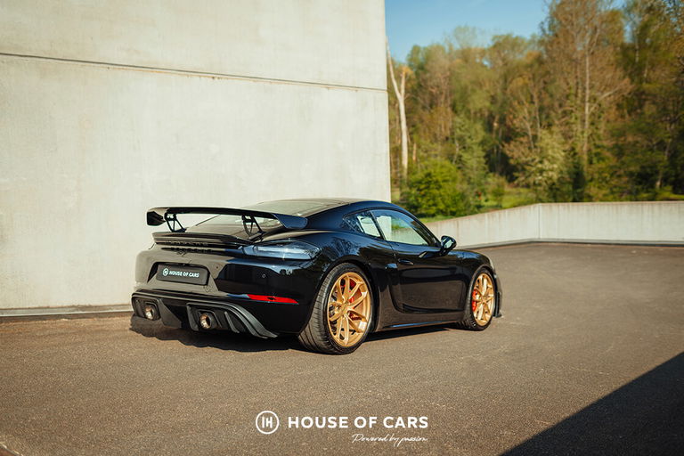 Porsche 718 Cayman GT4