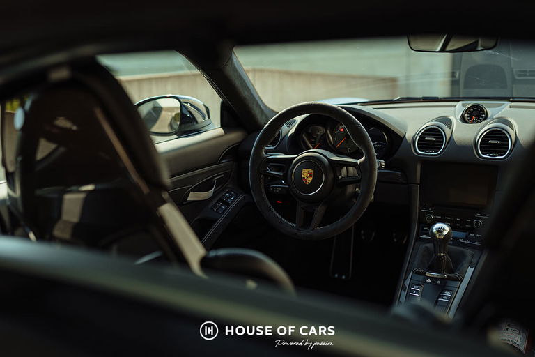 Porsche 718 Cayman GT4