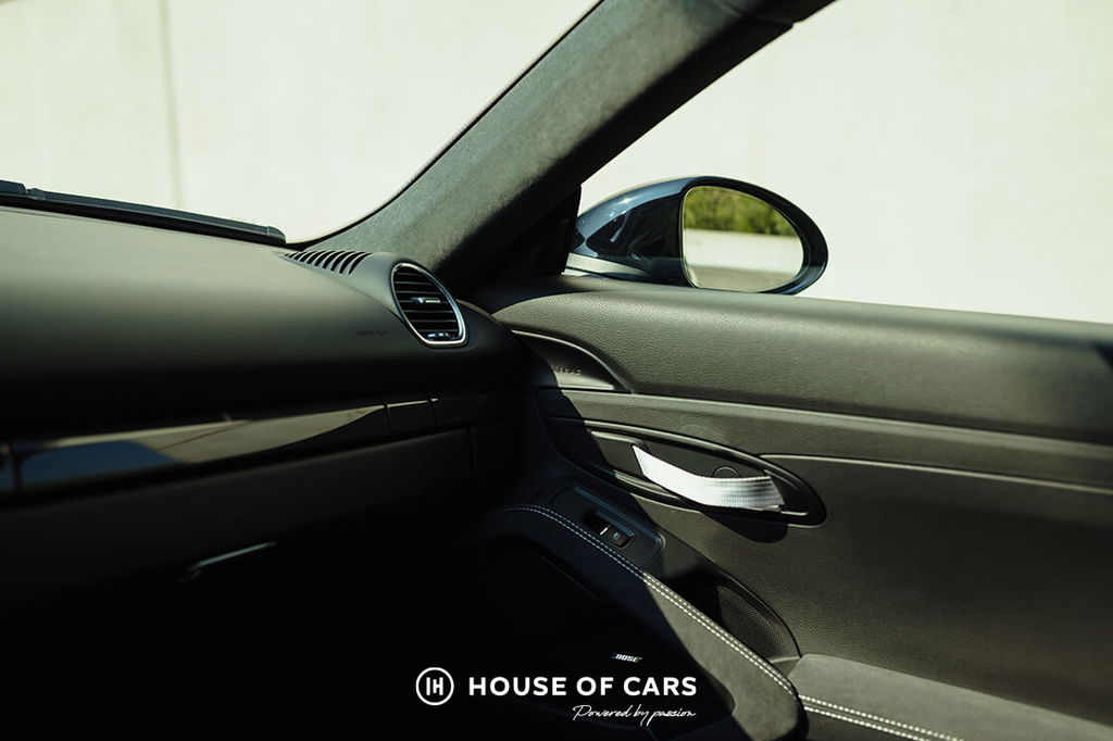 Porsche 718 Cayman GT4