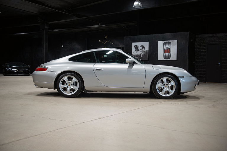 Porsche 996 Carrera 4