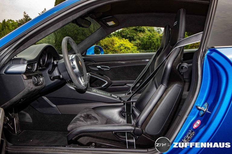 Porsche 991 Carrera 4 GTS