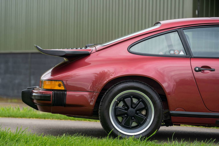 Porsche 911 Carrera 3.2