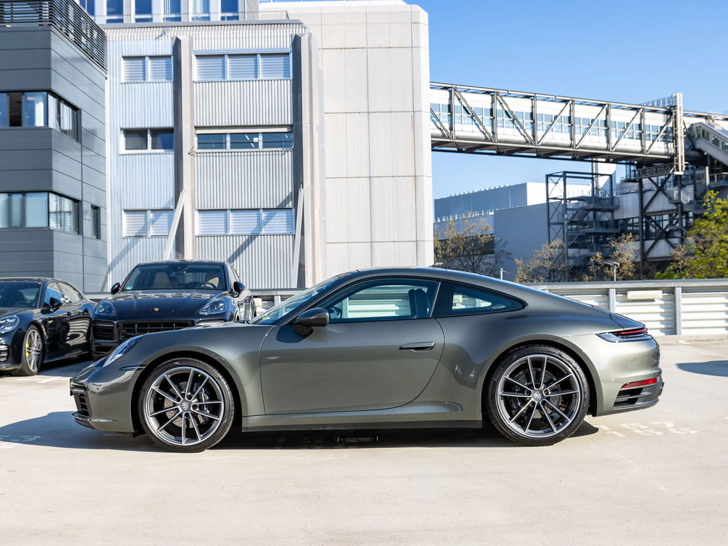 Porsche 992 Carrera 4