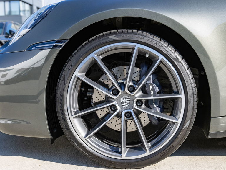 Porsche 992 Carrera 4