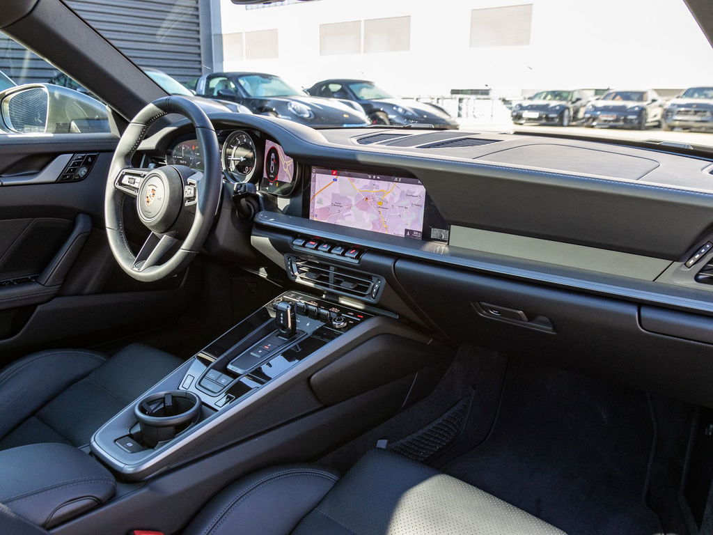 Porsche 992 Carrera 4