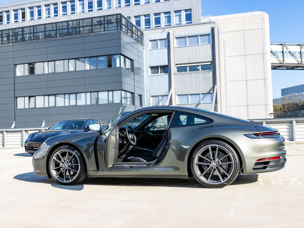 Porsche 992 Carrera 4