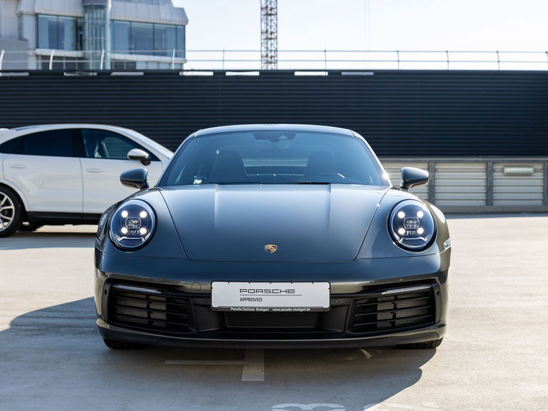 Porsche 992 Carrera 4