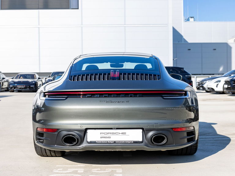 Porsche 992 Carrera 4