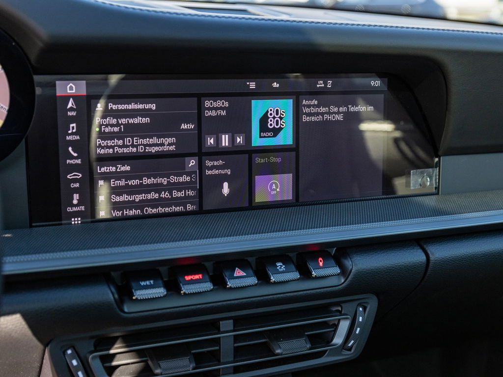 Porsche 992 Carrera 4