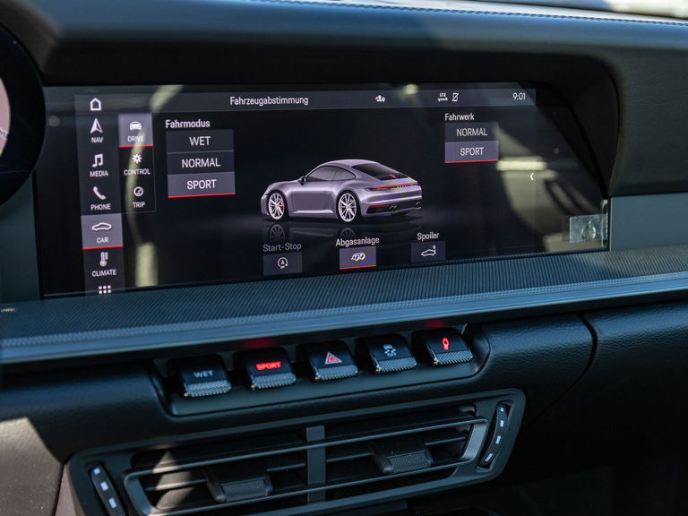 Porsche 992 Carrera 4