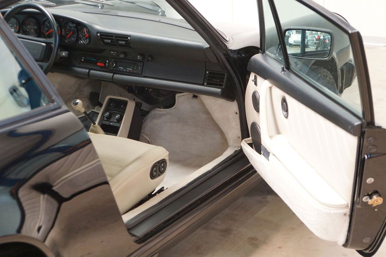 Porsche 911 Carrera 3.2 (US)