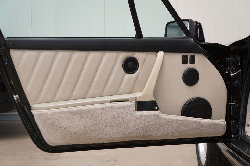 Porsche 911 Carrera 3.2 (US)