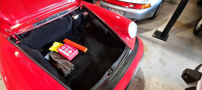 Porsche 911 Carrera 3.2 (US)