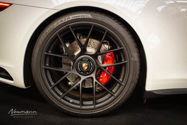 Porsche 991.2 Carrera GTS