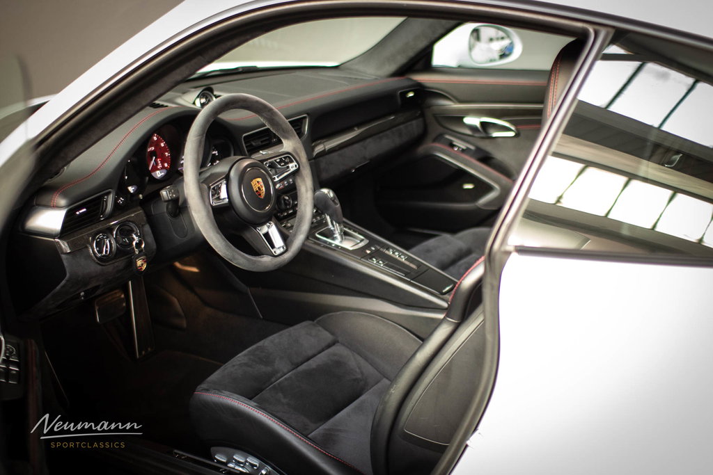 Porsche 991.2 Carrera GTS