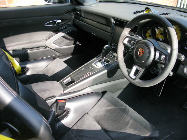 Porsche 991.2 Carrera GTS
