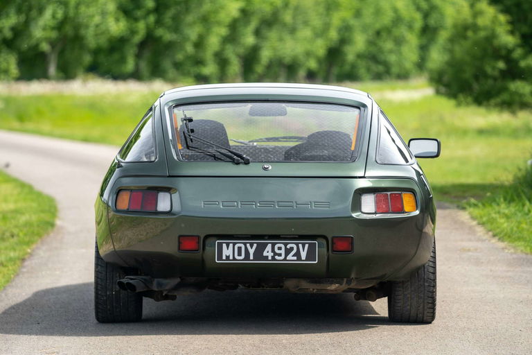 Porsche 928