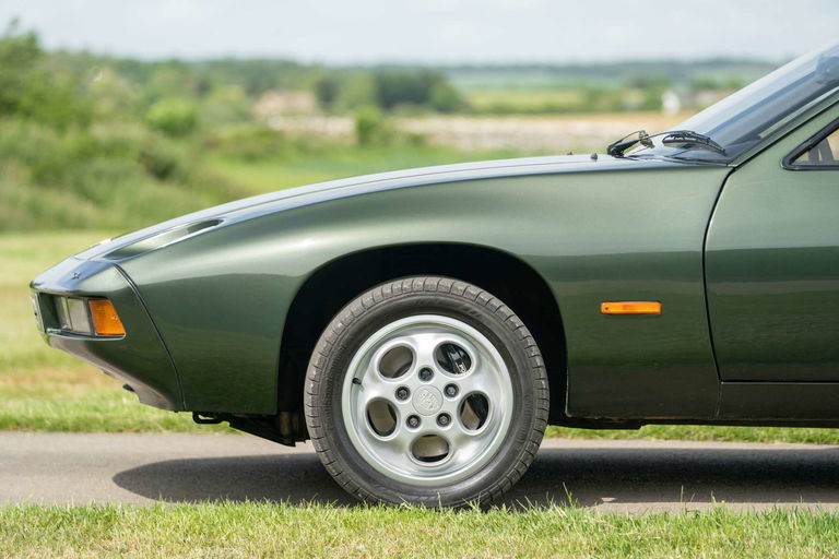 Porsche 928