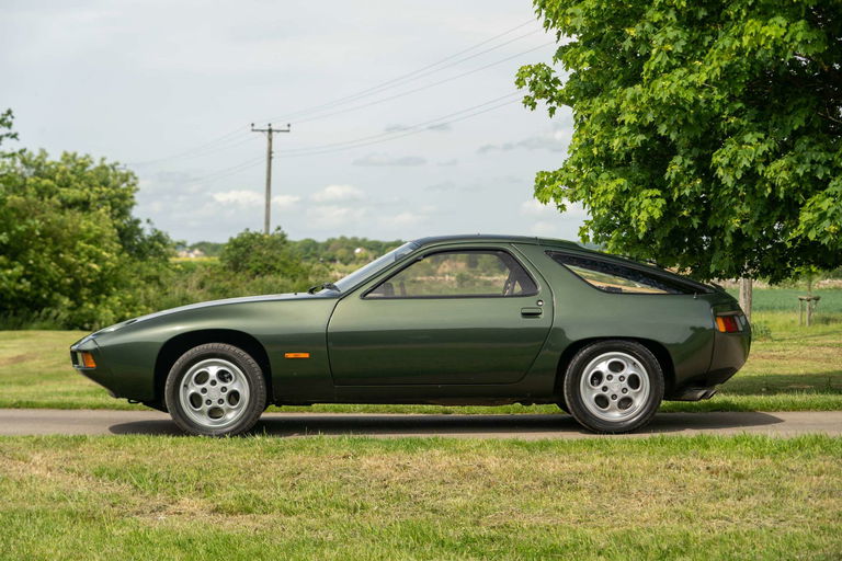 Porsche 928