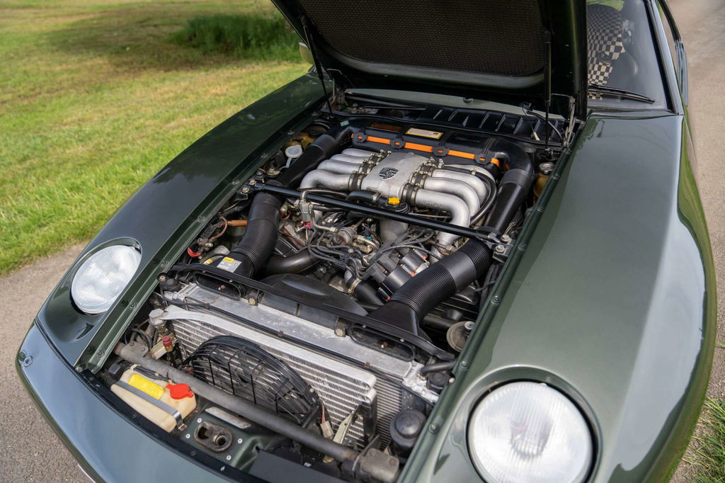 Porsche 928